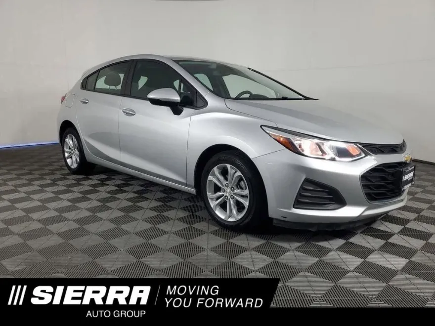2019 Chevrolet Cruze LS photo 1