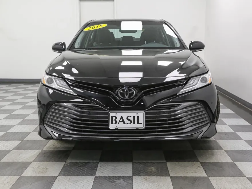 2018 Toyota Camry XLE photo 1