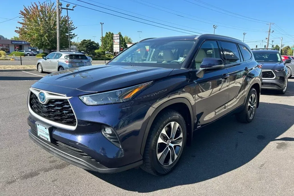 2022 Toyota Highlander Hybrid XLE photo 1