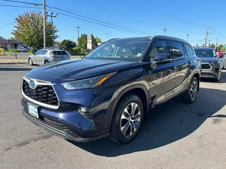 2022 Toyota Highlander Hybrid XLE photo 1