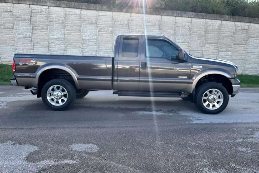 2006 Ford F-350 Lariat photo 1