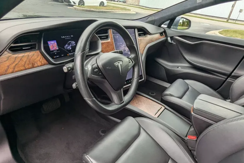 2021 Tesla Model S Long Range Plus photo 1