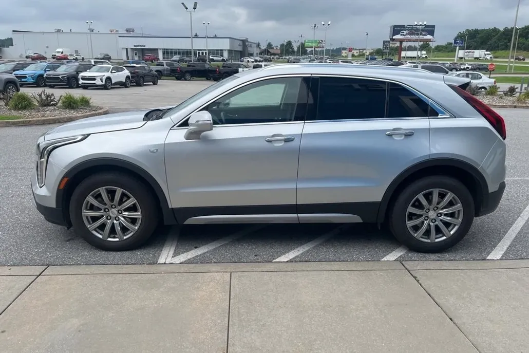 2021 Cadillac XT4 Premium Luxury photo 1