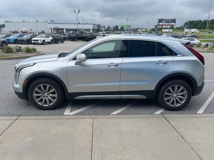 2021 Cadillac XT4 Premium Luxury photo 1