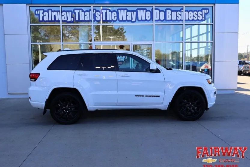 2020 Jeep Grand Cherokee Laredo photo 1