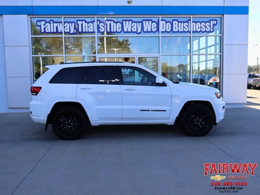 2020 Jeep Grand Cherokee Laredo photo 1