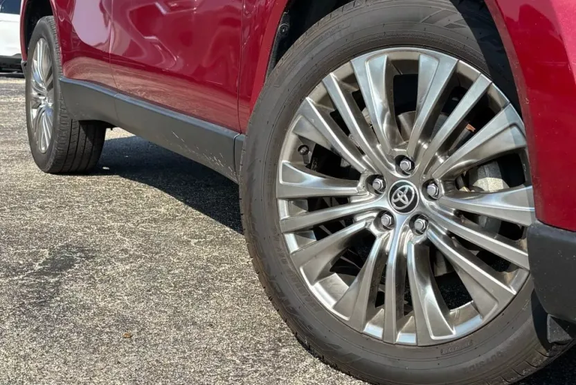 2021 Toyota Venza XLE photo 1