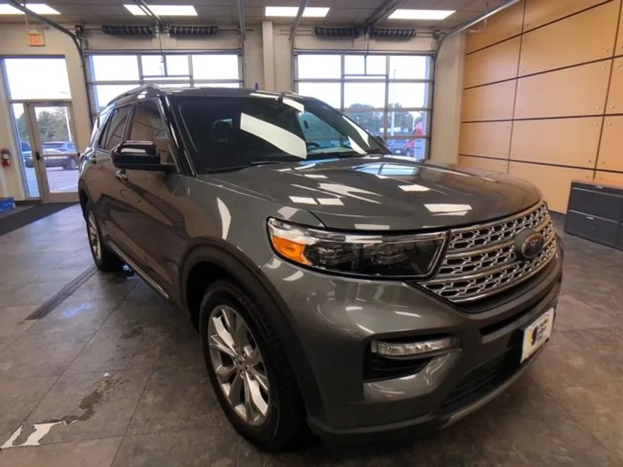 2023 Ford Explorer Limited photo 1