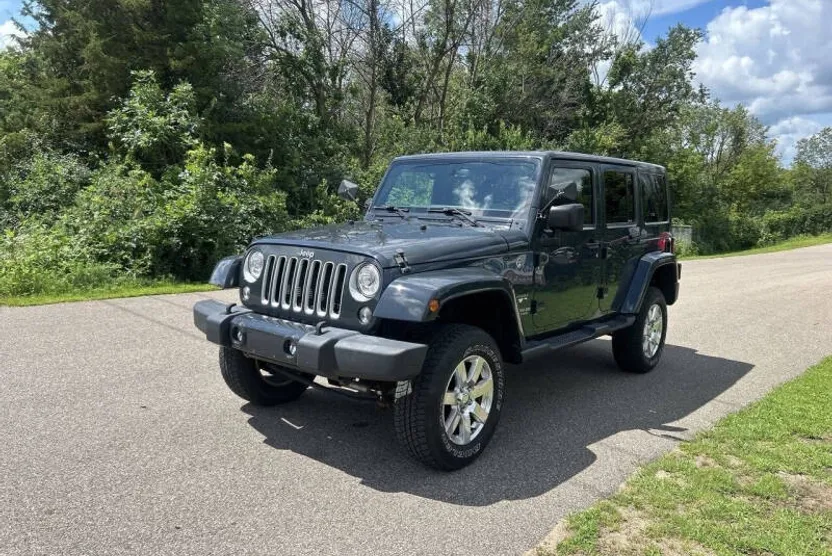 2017 Jeep Wrangler Unlimited Sahara photo 1