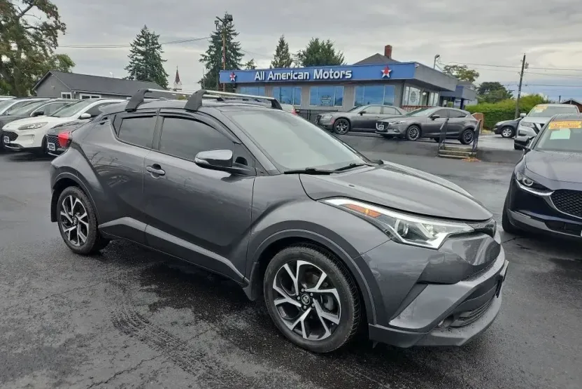 2018 Toyota C-HR XLE photo 1
