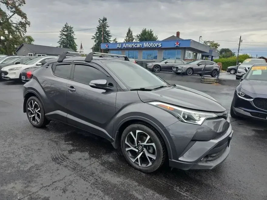 2018 Toyota C-HR XLE photo 1