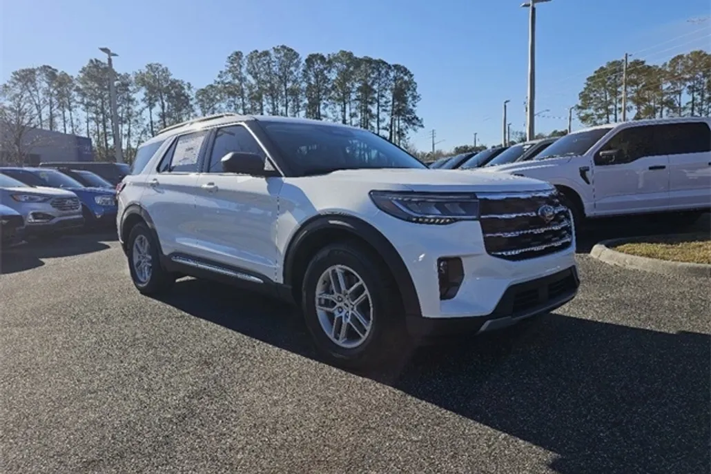 2025 Ford Explorer photo 1