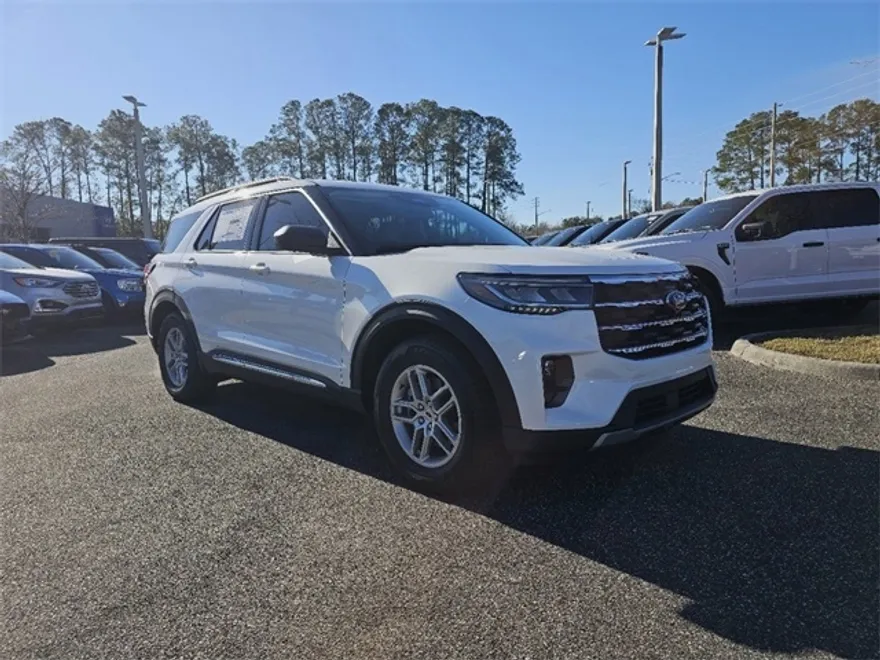 2025 Ford Explorer photo 1