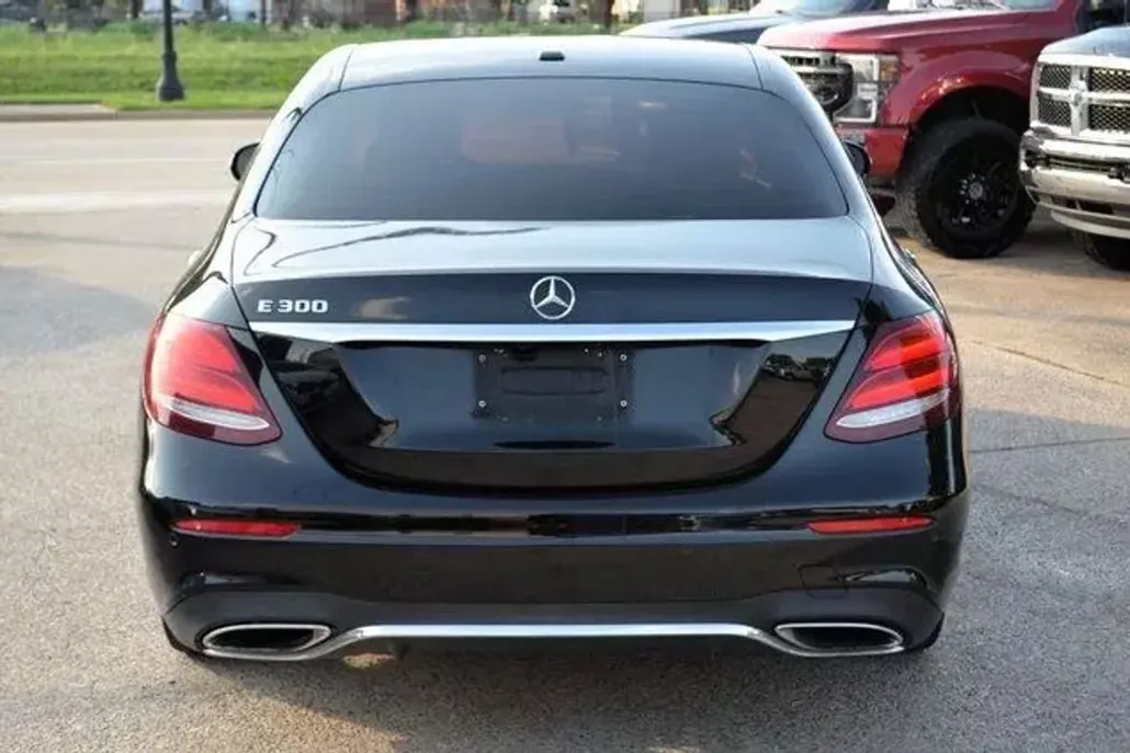 2017 Mercedes Benz E 300 Sedan photo 1