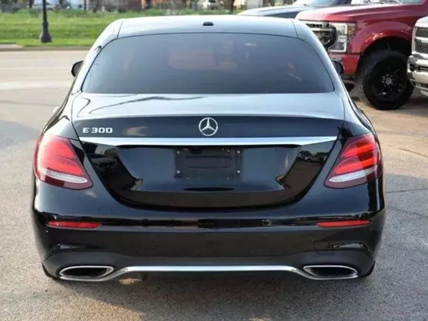 2017 Mercedes Benz E 300 Sedan photo 1