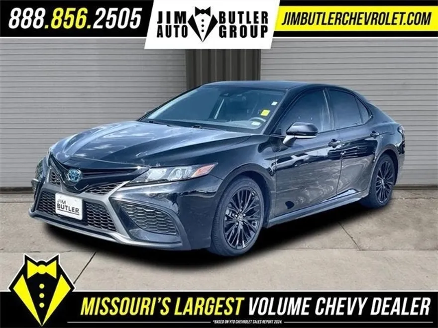 2022 Toyota Camry Hybrid SE photo 1