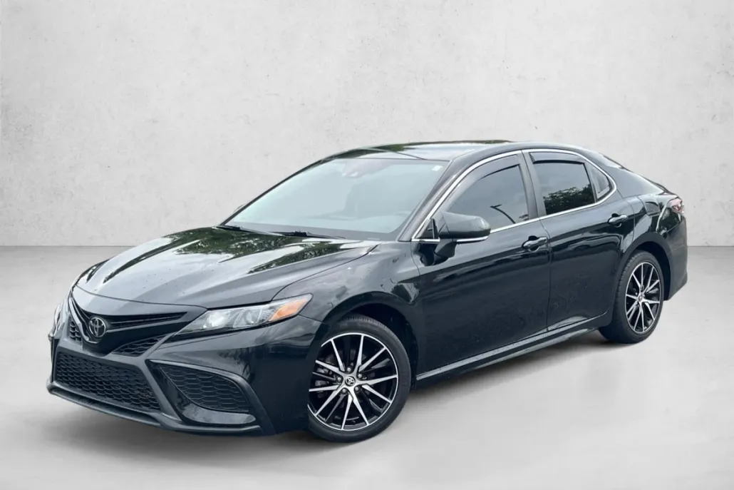 2023 Toyota Camry SE photo 1