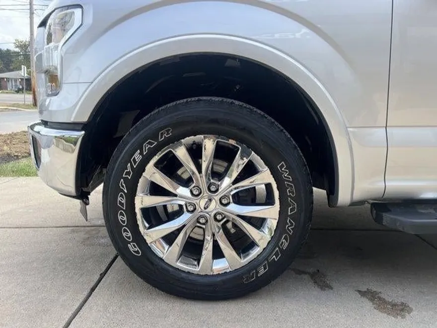 2016 Ford F-150 Lariat photo 1