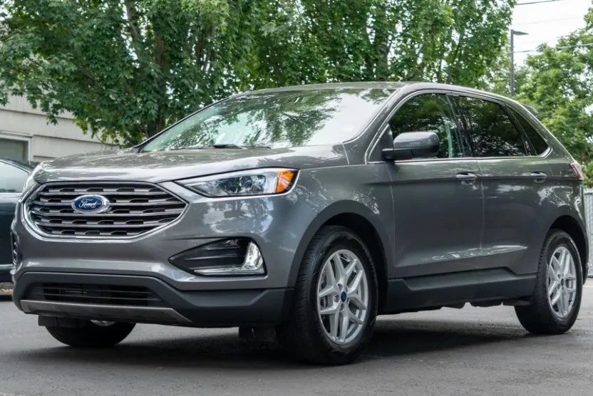 2022 Ford Edge SEL photo 1