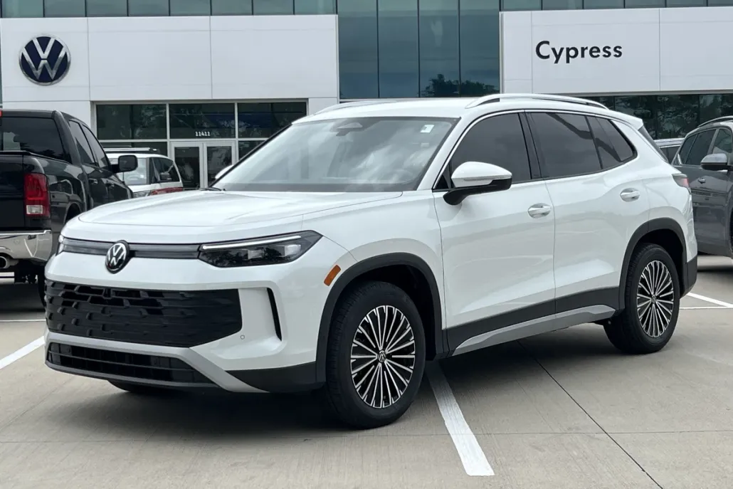 2025 Volkswagen Tiguan S photo 1