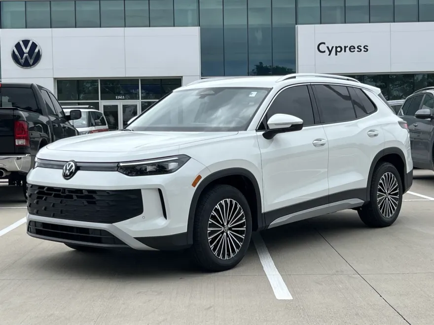 2025 Volkswagen Tiguan S photo 1