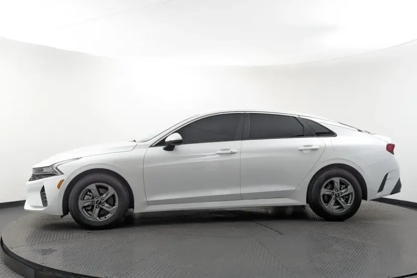2023 Kia K5 LXS photo 1