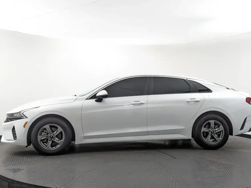 2023 Kia K5 LXS photo 1