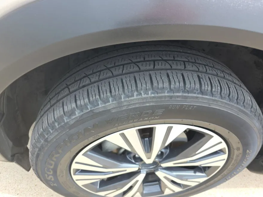 2021 Nissan Rogue SV photo 1