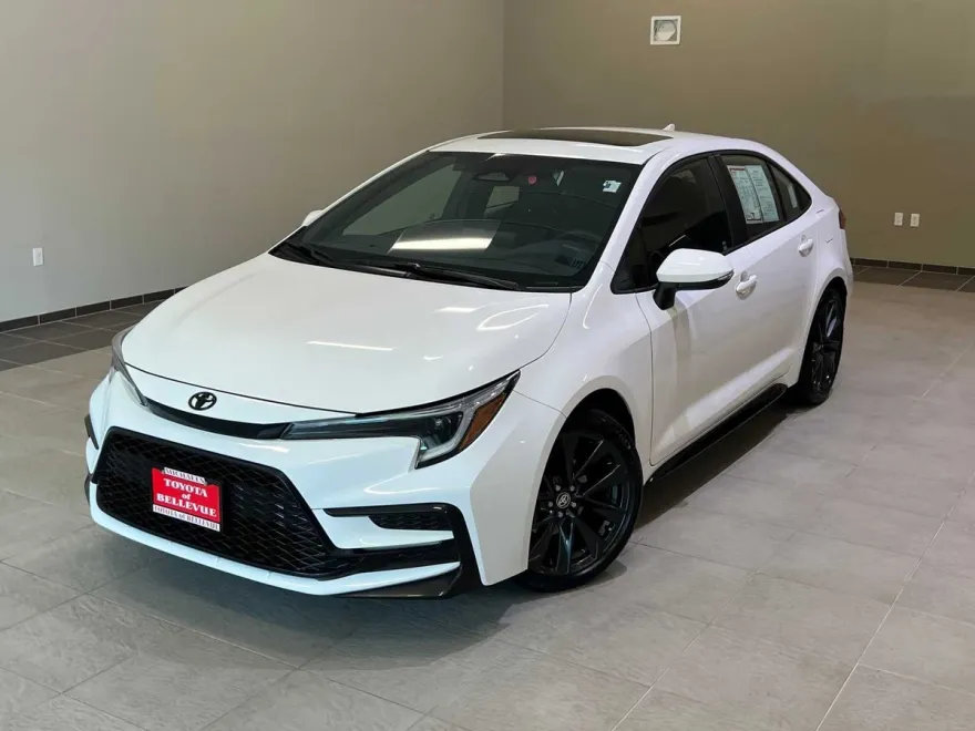 2024 Toyota Corolla SE Premium photo 1