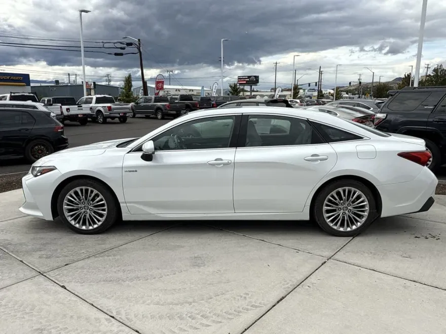 2019 Toyota Avalon Hybrid Limited photo 1