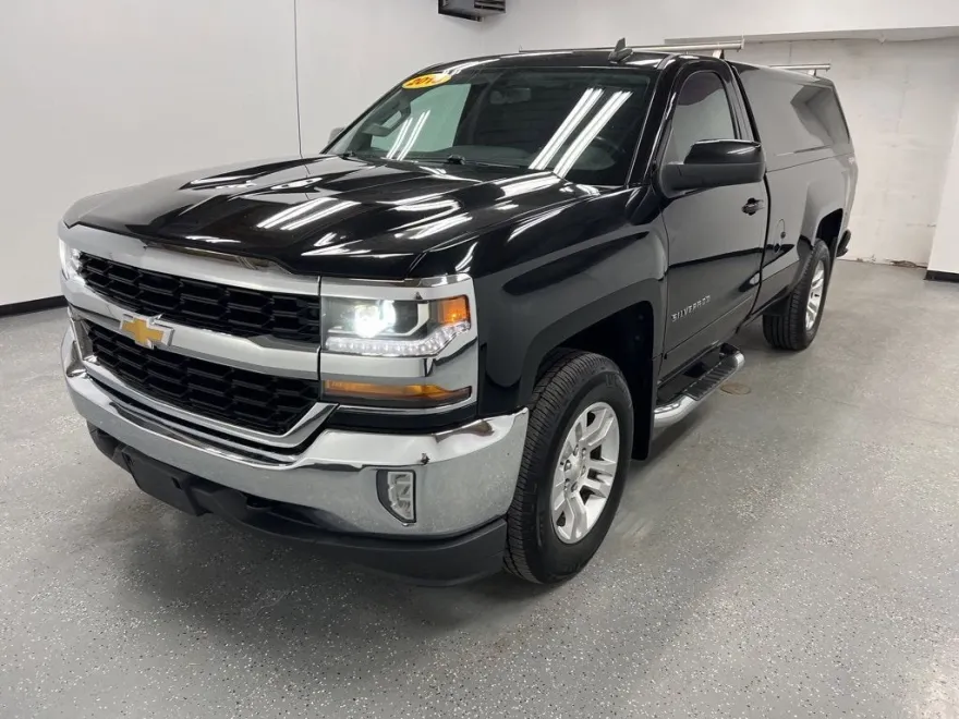 2018 Chevrolet Silverado 1500 LT photo 1