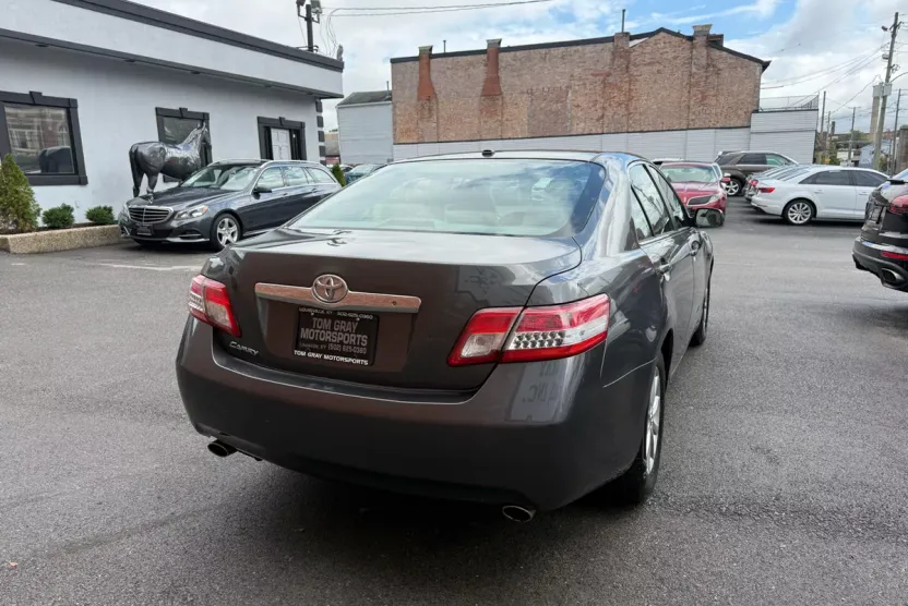 2010 Toyota Camry V6 XLE photo 1