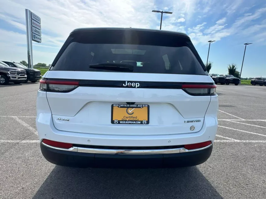2022 Jeep Grand Cherokee Limited photo 1