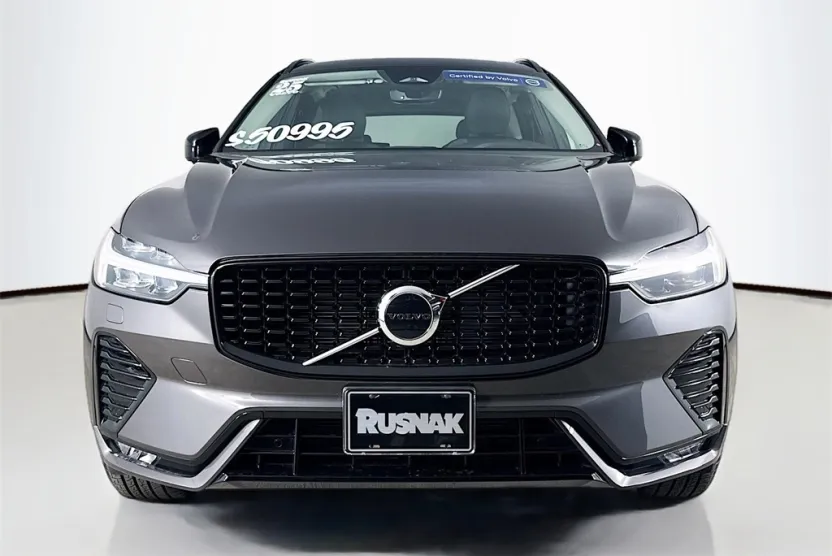 2025 Volvo XC60 B5 Core photo 1