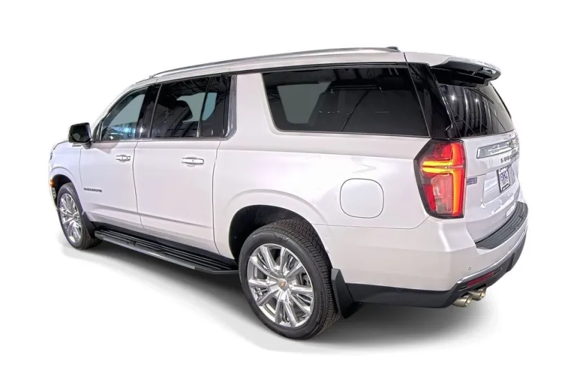 2023 Chevrolet Suburban High Country photo 1