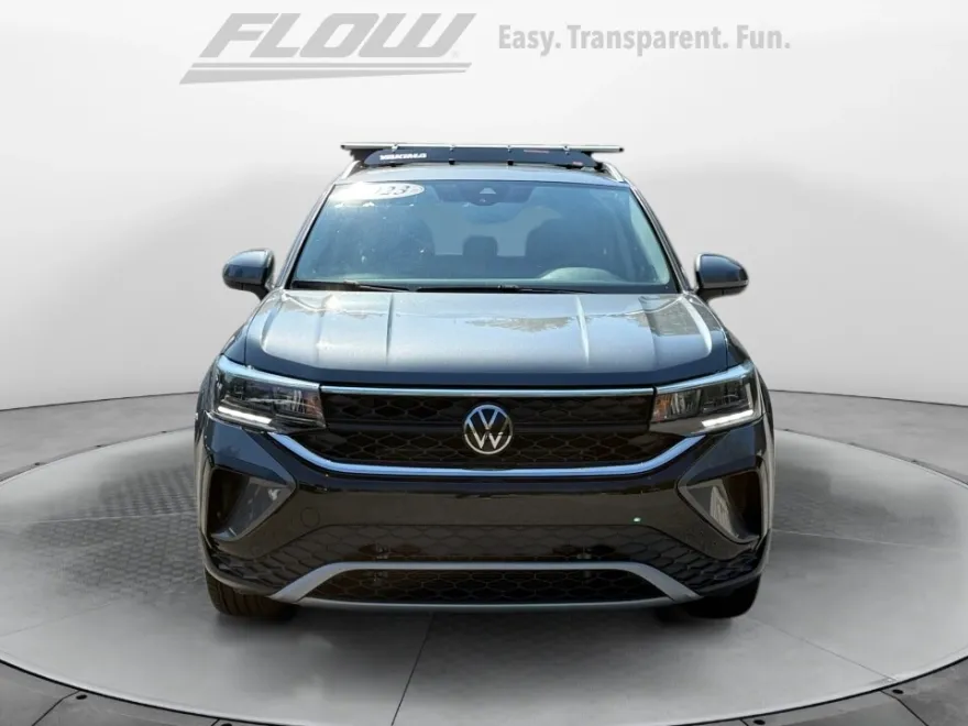 2023 Volkswagen Taos SE photo 1