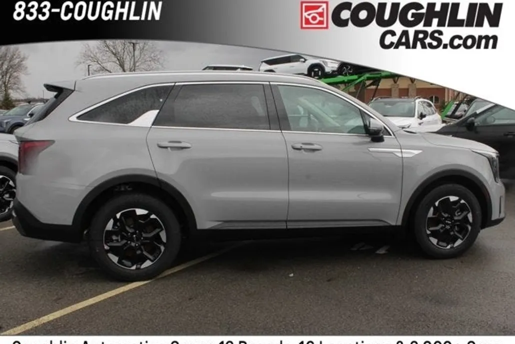 2025 Kia Sorento S photo 1