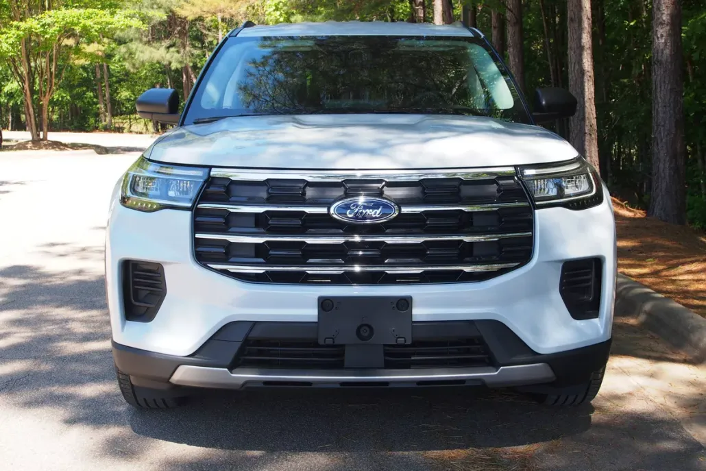 2025 Ford Explorer photo 1