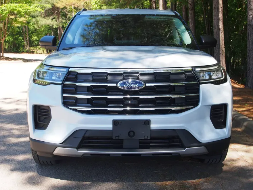 2025 Ford Explorer photo 1