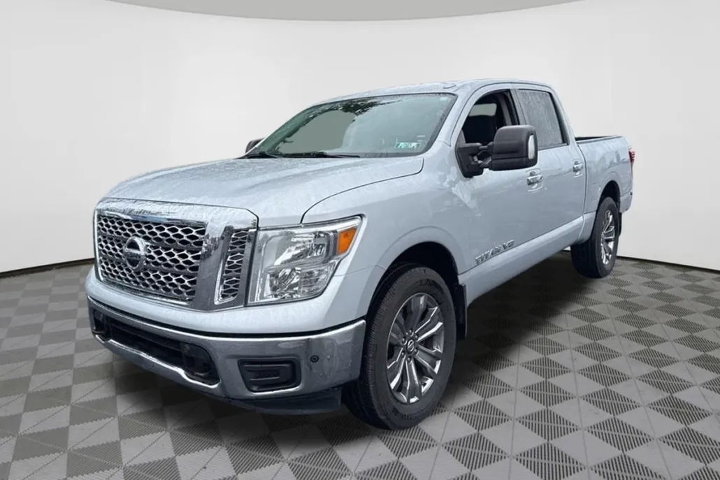 2018 Nissan Titan SV photo 1