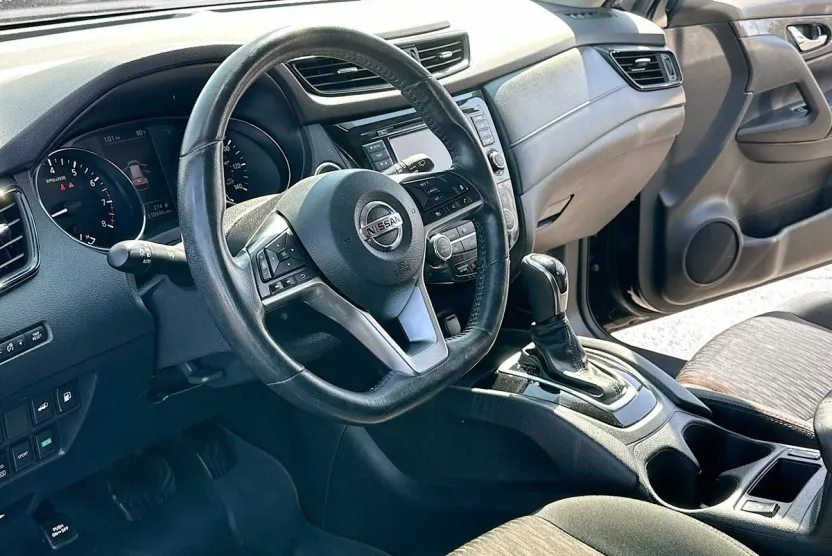 2018 Nissan Rogue SV AWD photo 1