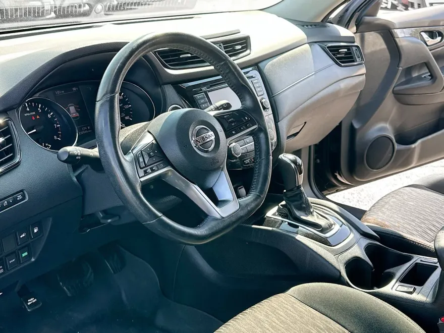 2018 Nissan Rogue SV AWD photo 1
