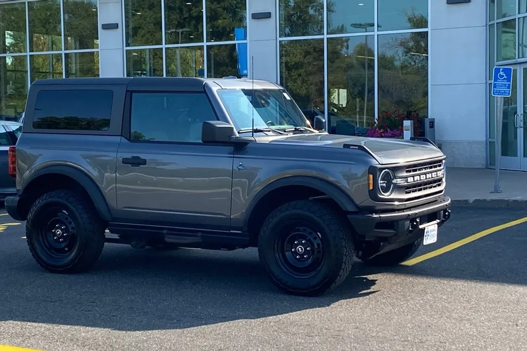 2022 Ford Bronco Black Diamond photo 1