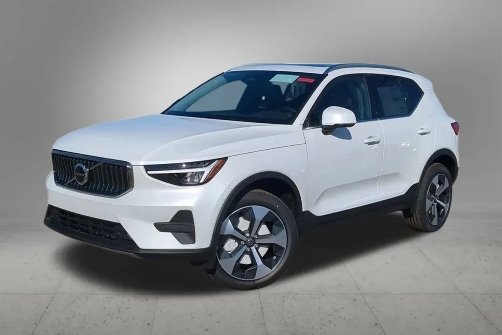 2025 Volvo XC40 Core photo 1