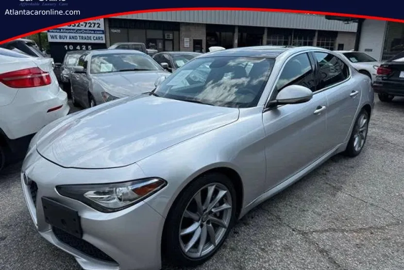 2017 Alfa Romeo Giulia Base photo 1