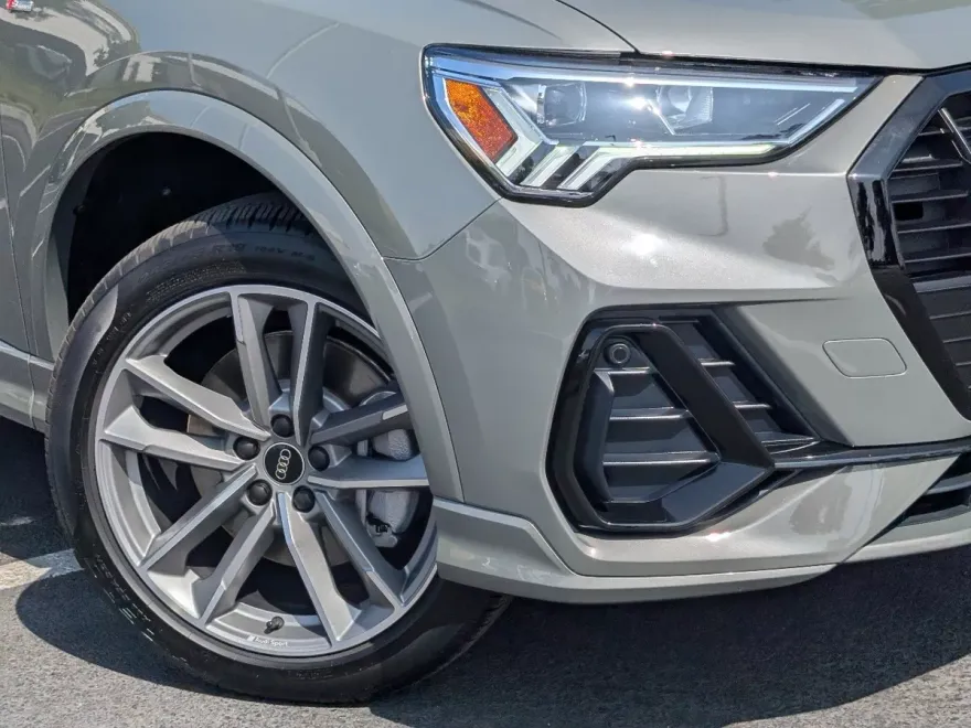 2025 Audi Q3 S line Premium photo 1
