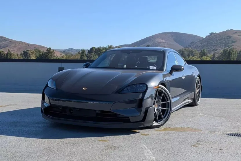 2025 Porsche Taycan Turbo GT photo 1