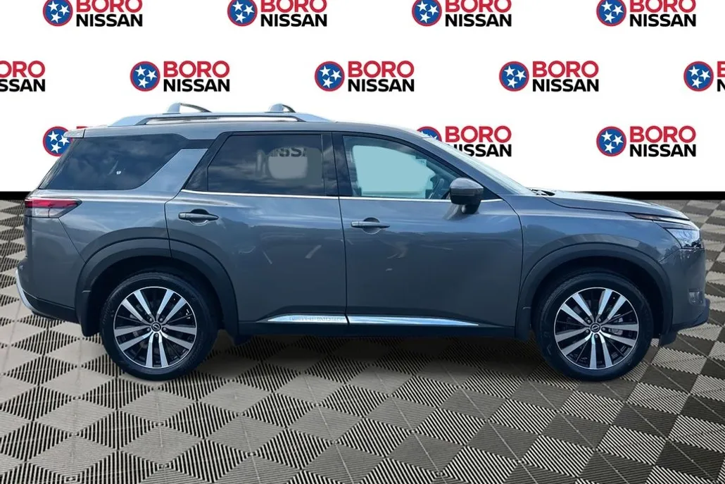 2025 Nissan Pathfinder Platinum photo 1