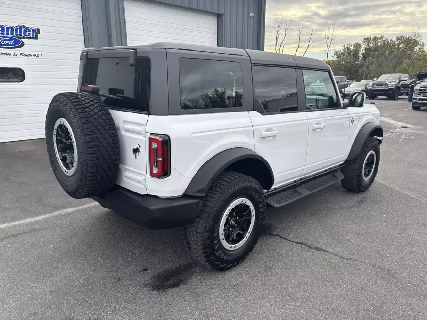 2024 Ford Bronco Outer Banks photo 1