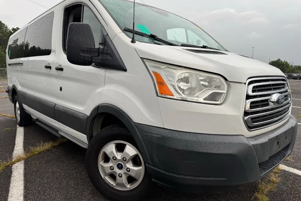 2017 Ford Transit XLT photo 1